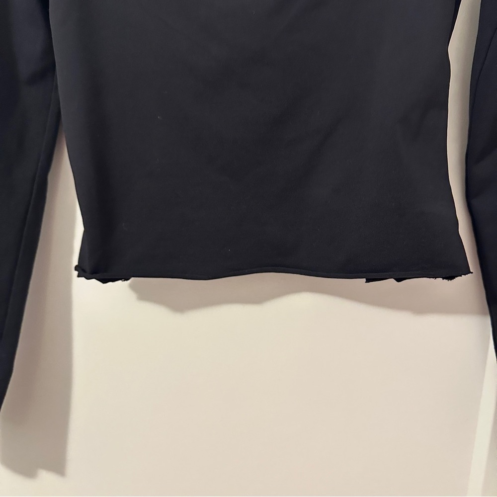 Aritzia Babaton Contour Square Neck Black Long Sleeve Cropped Top Medium Women’s - Picture 4 of 7